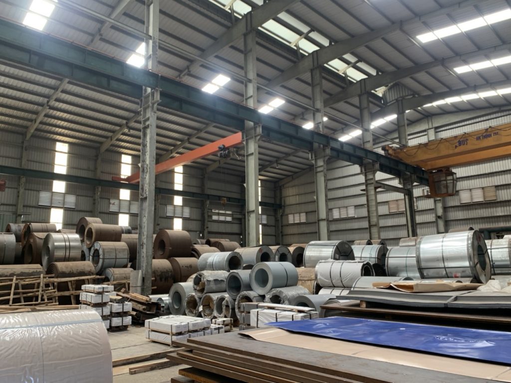 Các máy móc được dùng làm cửa thép vân gỗ tại Cửa Thép Việt