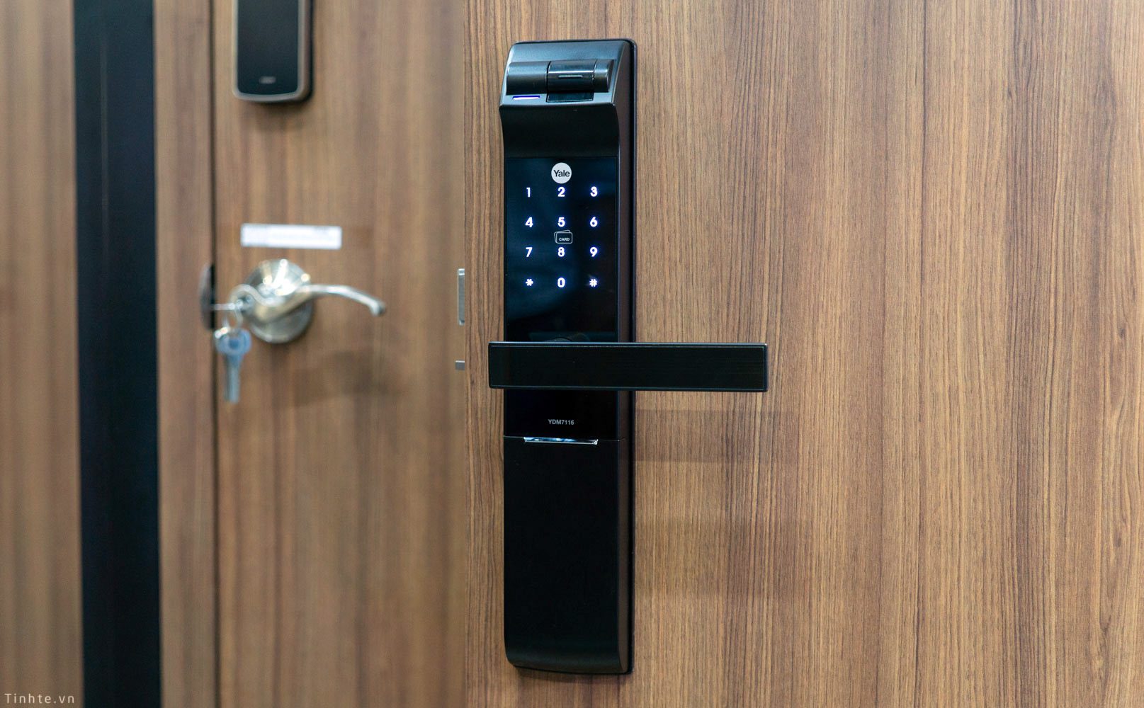 Yale fingerprint door locks bring your security to the next level. With its advanced features and sleek design, Yale fingerprint door lock is a must-have for all homeowners. Click to see the image and enhance your security system today!